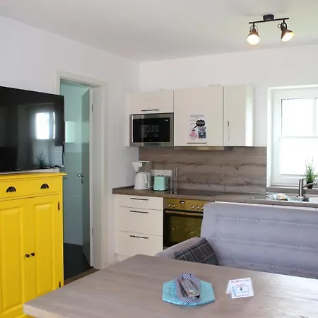 Apartment 12a Gut *
